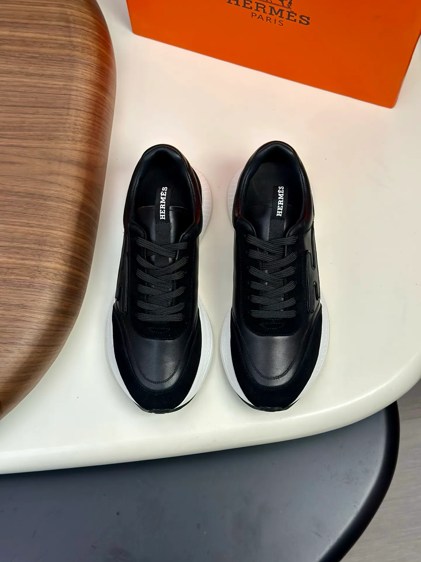 [HERMES] Hermès men's shoes 💰840💰 - High-end quality original order - Upper: 🔝 tumbled calfskin, brand canvas cloth, shoe body sewn with ´H´ pattern - Lining: water-dyed cowhide - Outsole: ultra-light T men's shoes 💰U foam rubber; two-color molded outsole - Ultra-high quality control, fine workmanship: highlighted (high-end, luxury, grade) -Size :39-44 (38, 45, can be customized)